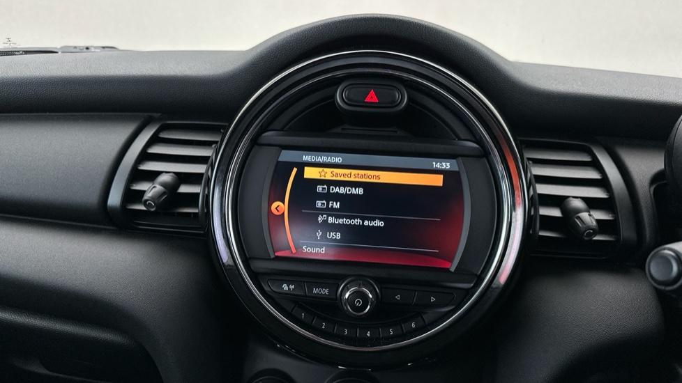 DAB Radio/Ambient Lighting 