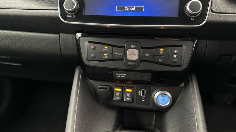 Air Conditioning / Heated Seats / Auto Stop Start 