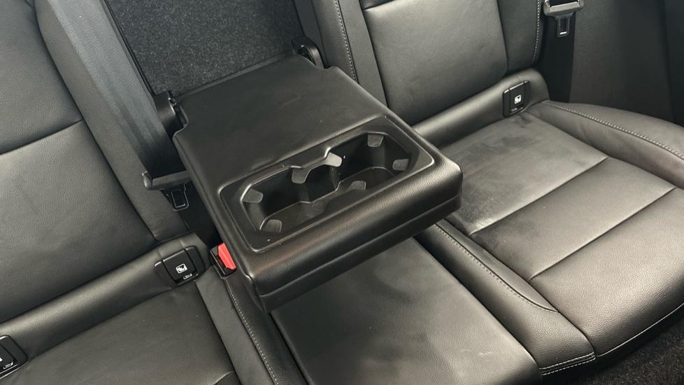 Rear Armrest/ Cup Holder