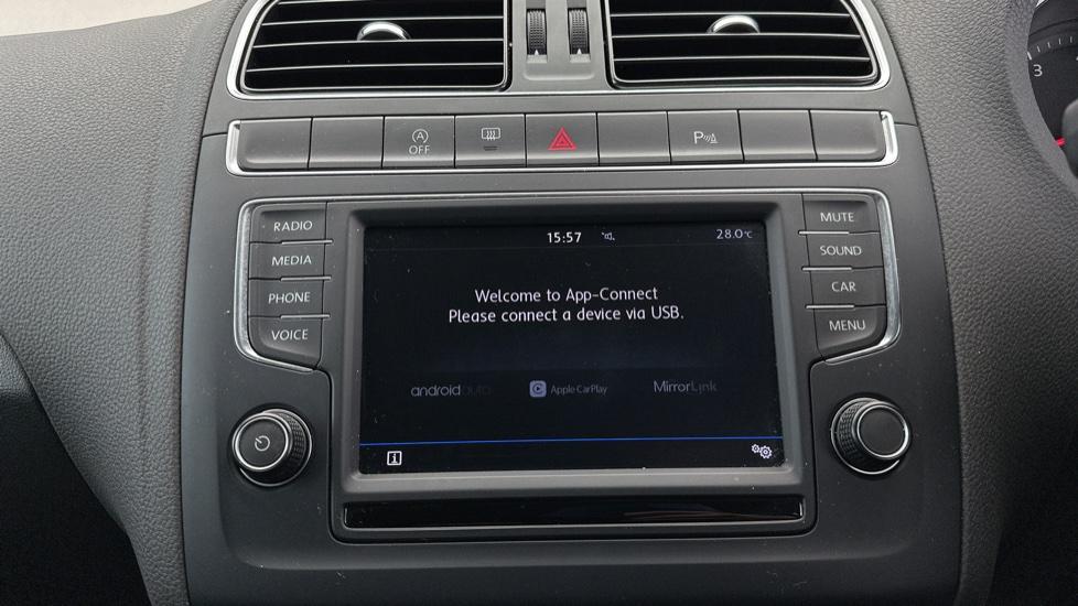 Apple CarPlay/Android Auto 