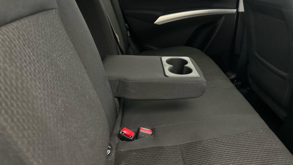 Rear Armrest/ Cup Holder