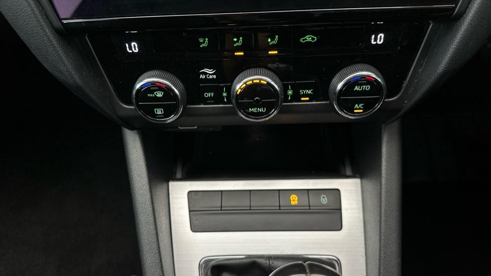 Air Conditioning /Dual Climate Control /Auto Stop/Start 