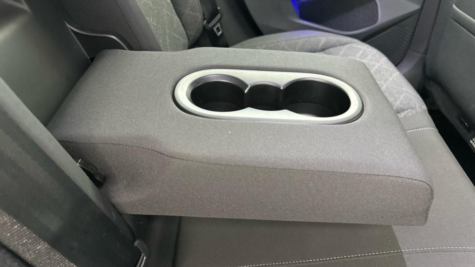 Rear Armrest/ Cup Holder