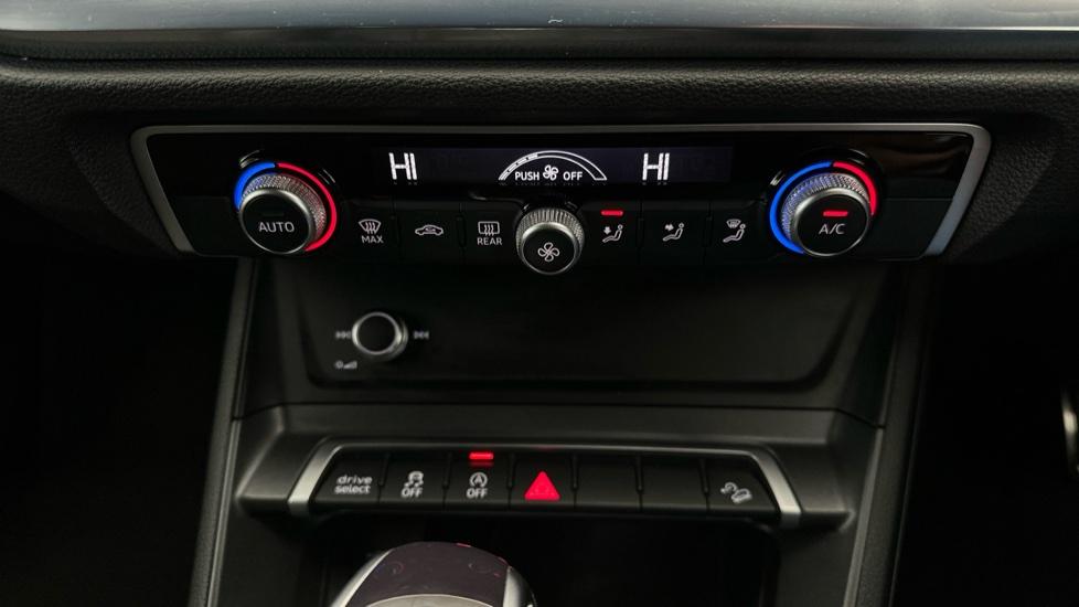 Dual Climate Control  / Air Conditioning  / Auto Stop/Start 