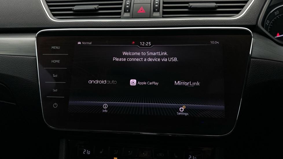 Apple Car Play & Android Auto