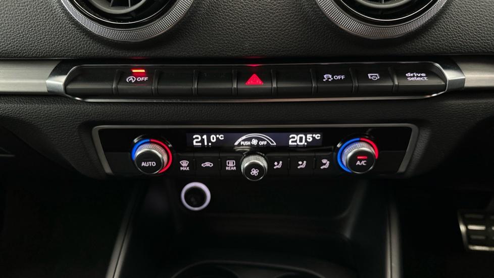 Air Conditioning/Dual Climate Control /Auto Stop/Start 