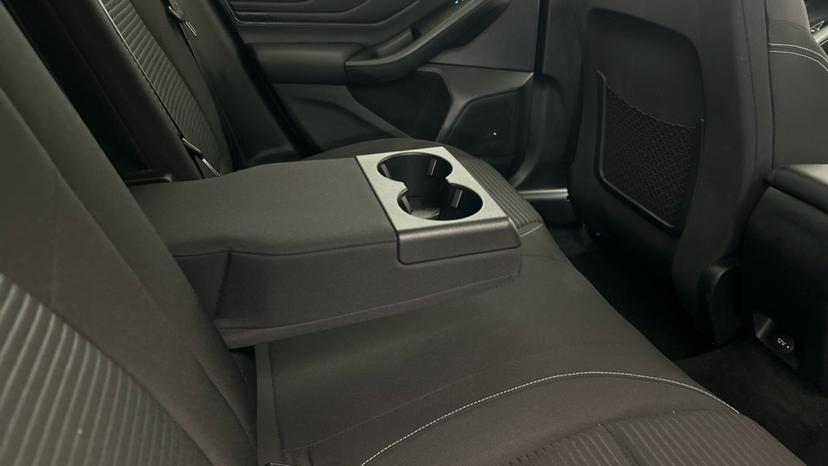 Rear Armrest/ Cup Holder