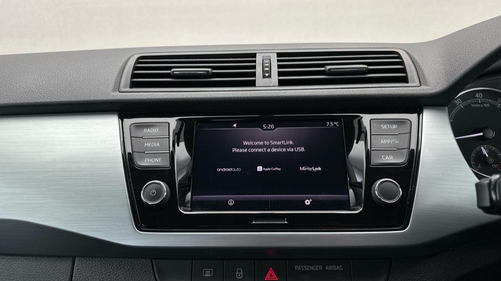 Apple Car Play & Android Auto