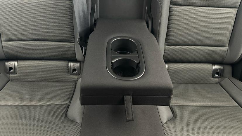 Rear Armrest/ Cup Holder