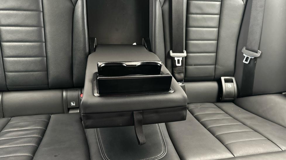 Rear Armrest/ Cup Holder