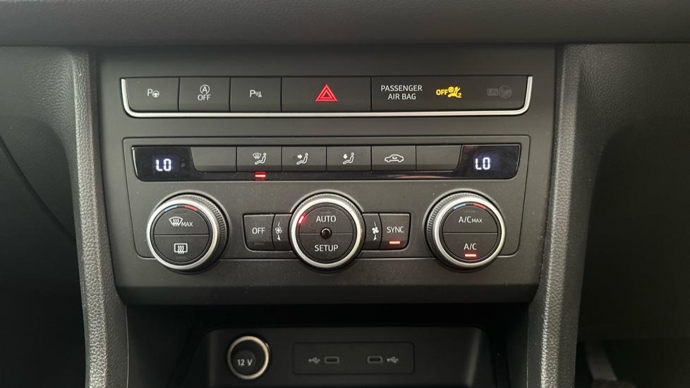 Dual Climate Control / Air Conditioning / Auto Stop/Start / Auto Park