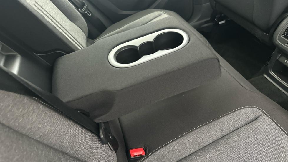 Rear Armrest/ Cup Holder