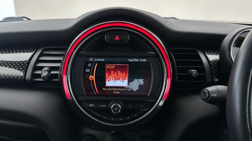 DAB Radio /Ambient Lighting 