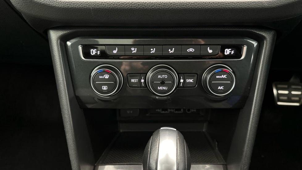 Air Conditioning /Dual Climate Control /Heated Seats 