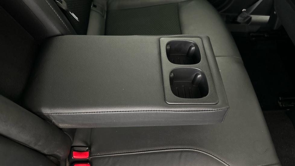 Rear Armrest/ Cup Holder