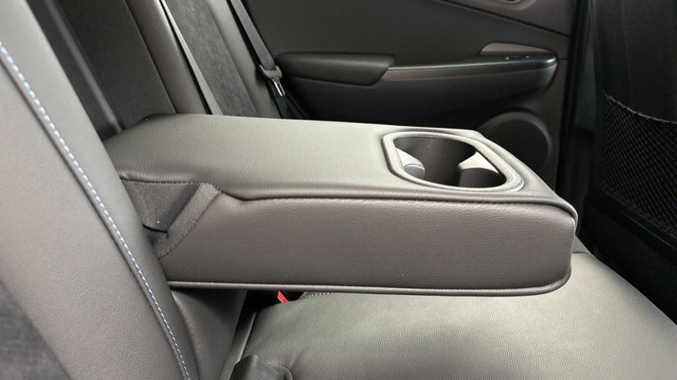 Rear Armrest/ Cup Holder