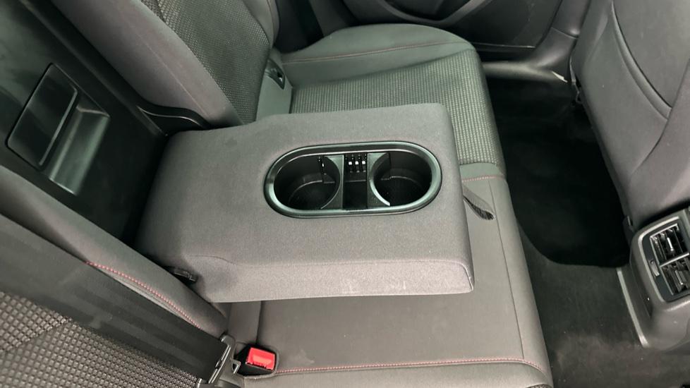 Rear Armrest/ Cup Holder