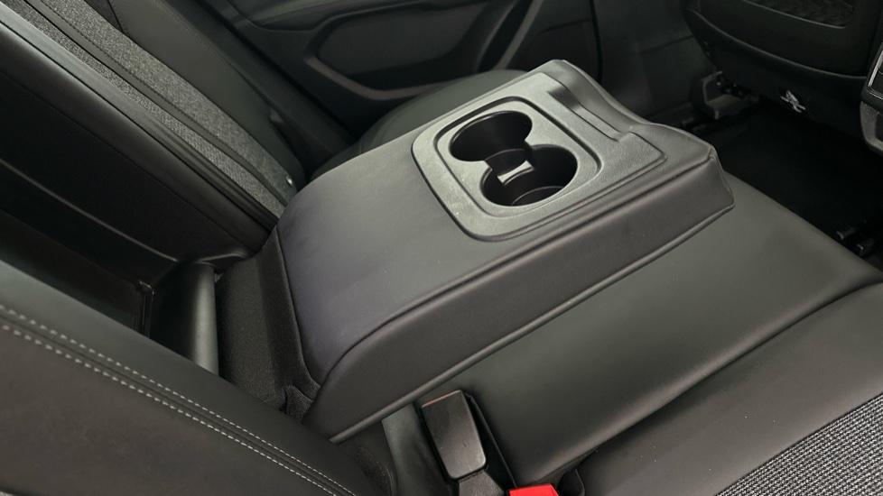 Rear Armrest/ Cup Holder