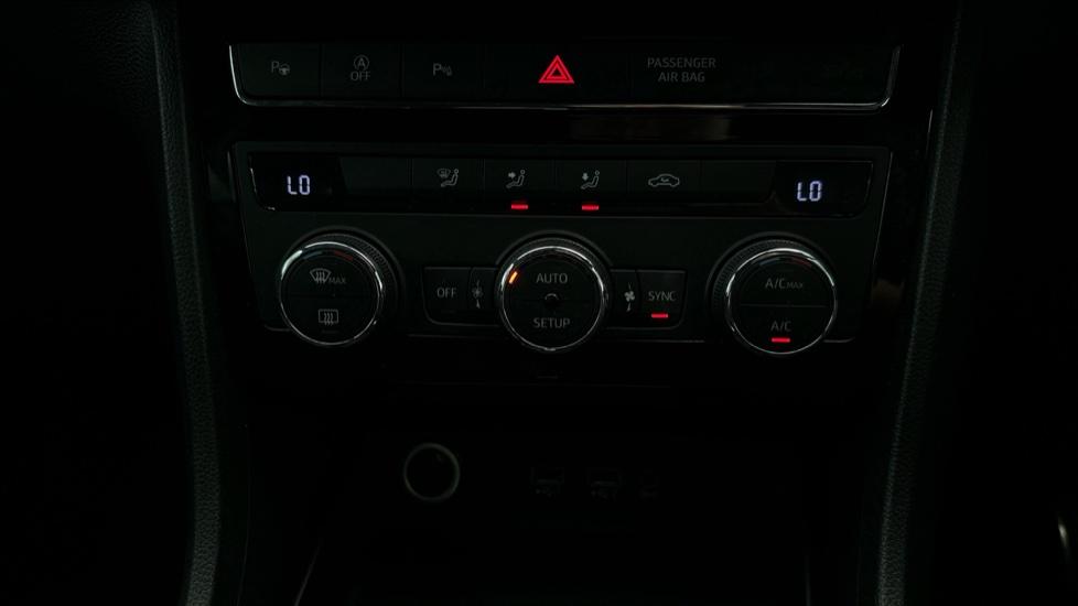 Air Conditioning /Dual Climate Control 