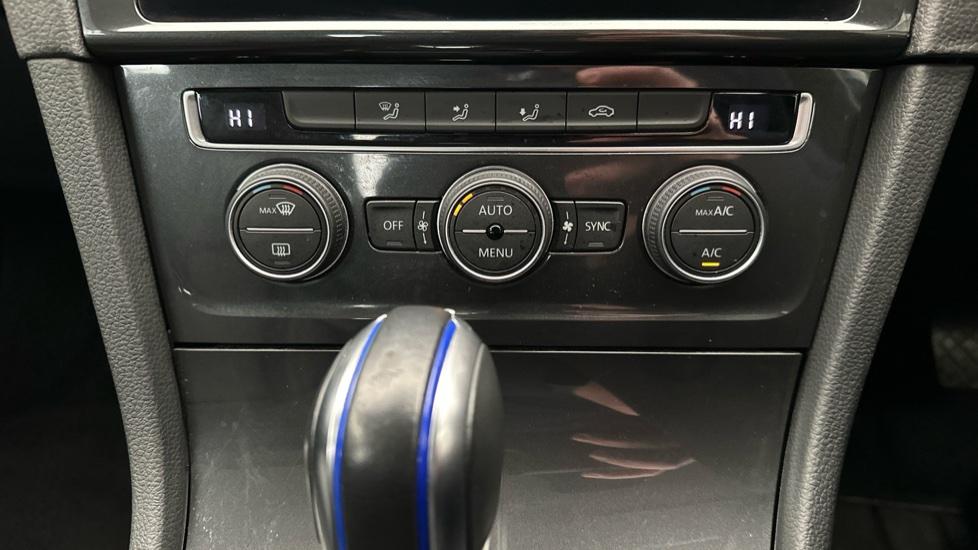 Dual Climate Control / Air Conditioning 