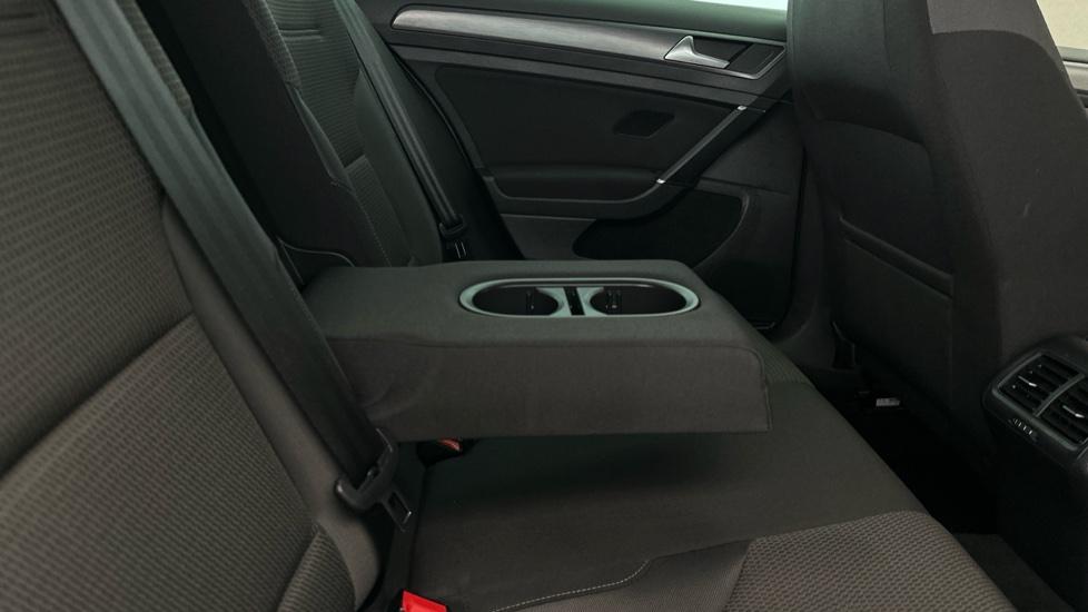 Rear Armrest/ Cup Holder