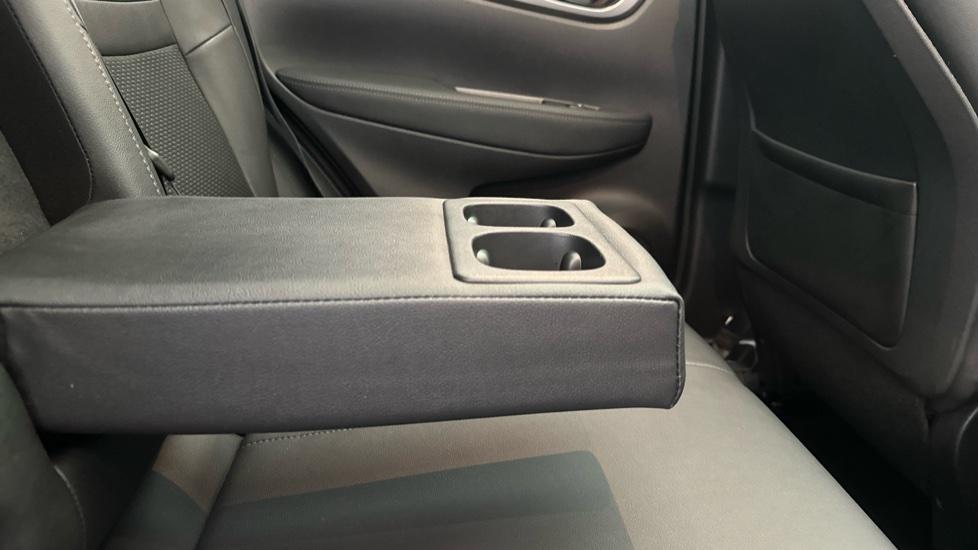 Rear Armrest/ Cup Holder