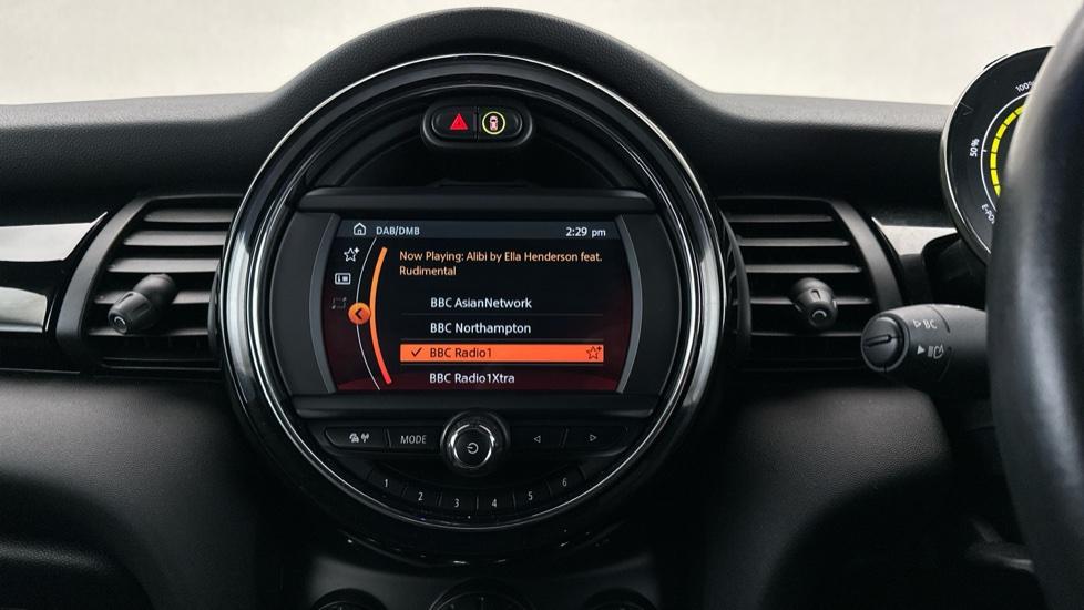 Bluetooth / Apple CarPlay 