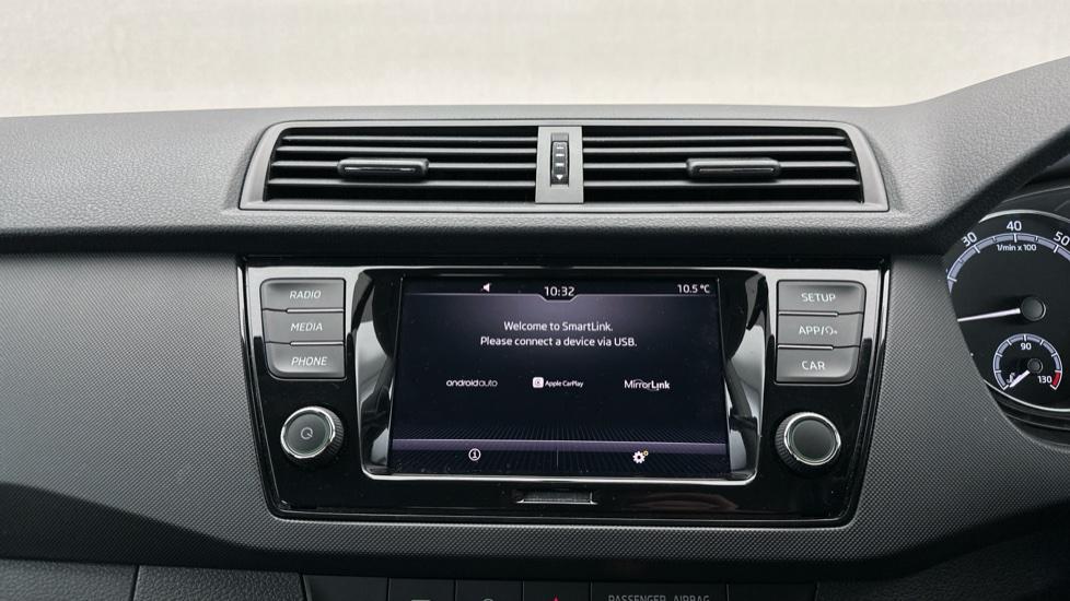 Apple Car Play & Android Auto