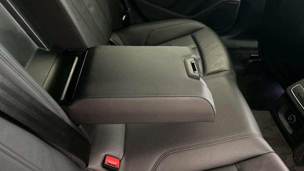 Rear armrest 