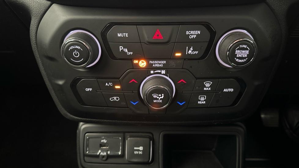 Air Conditioning /Dual Climate Control /Lane Assist 