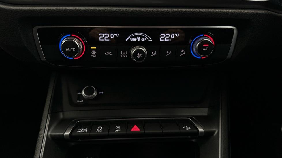 Air Conditioning / Dual Climate Control / Auto Stop/Start 