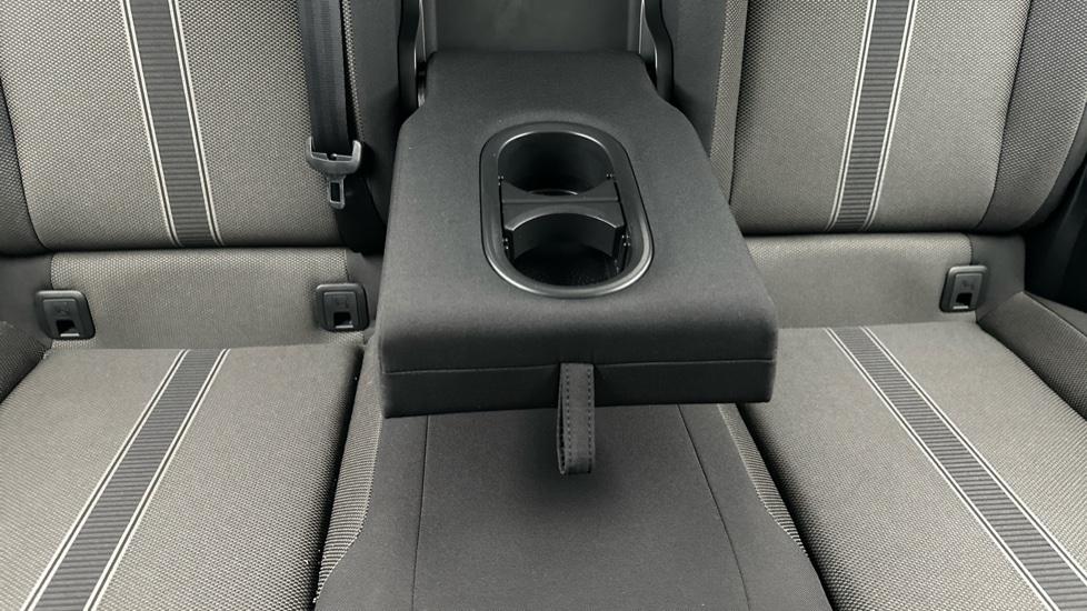 Rear Armrest/ Cup Holder