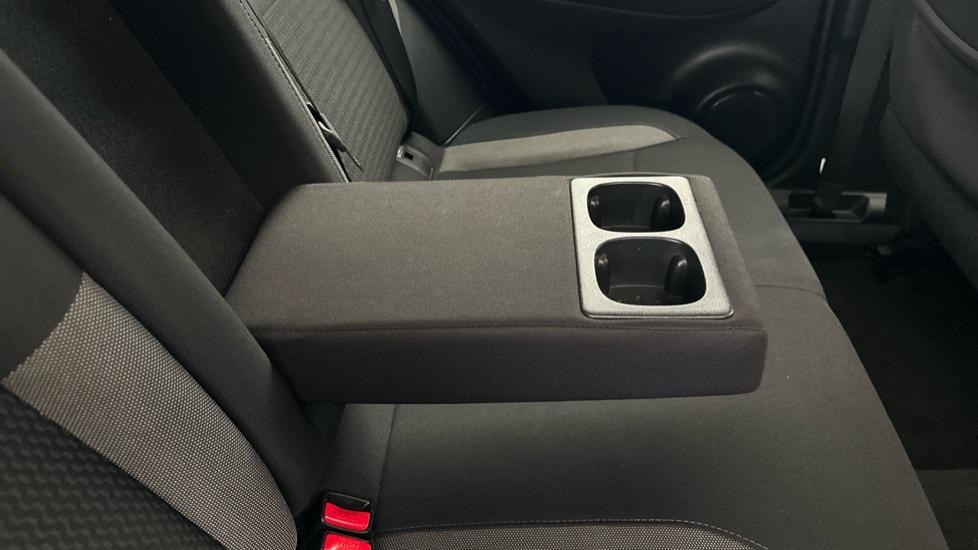 Rear Armrest/ Cup Holder