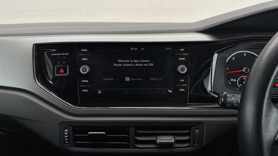 Apple CarPlay/Android Auto 