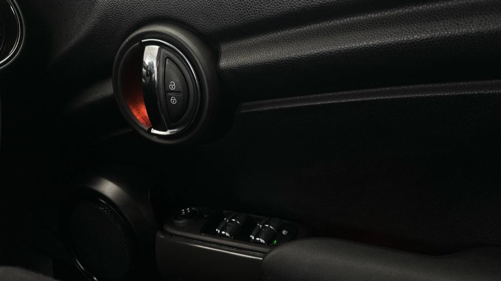 Electric Windows / Wing Mirrors / Ambient Lighting 