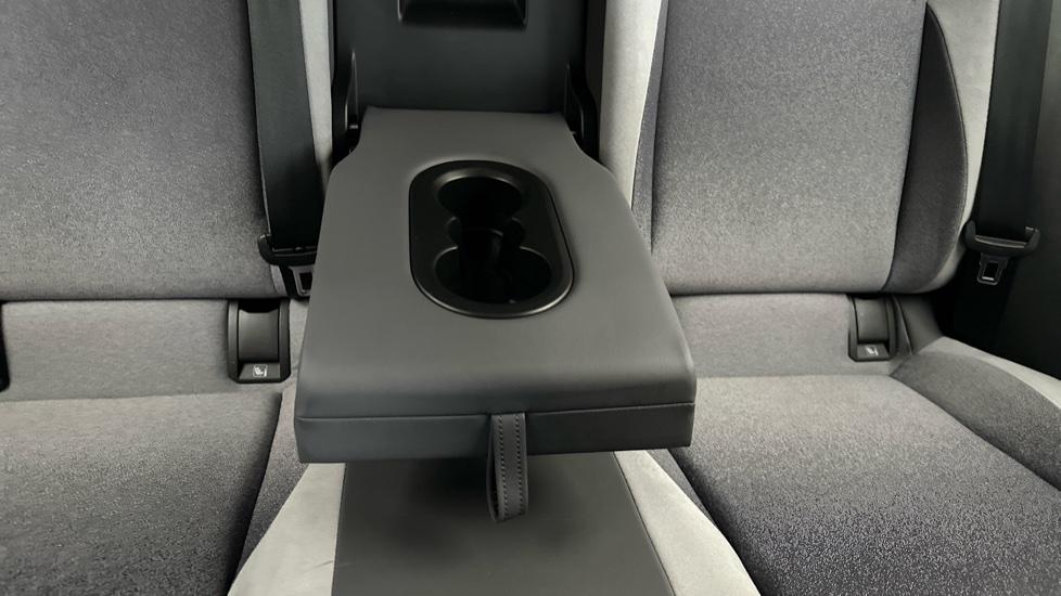 Rear Armrest/ Cup Holder