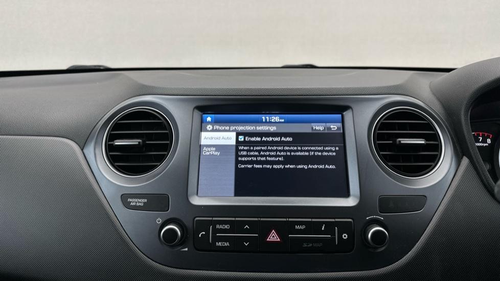 Apple Car Play & Android Auto