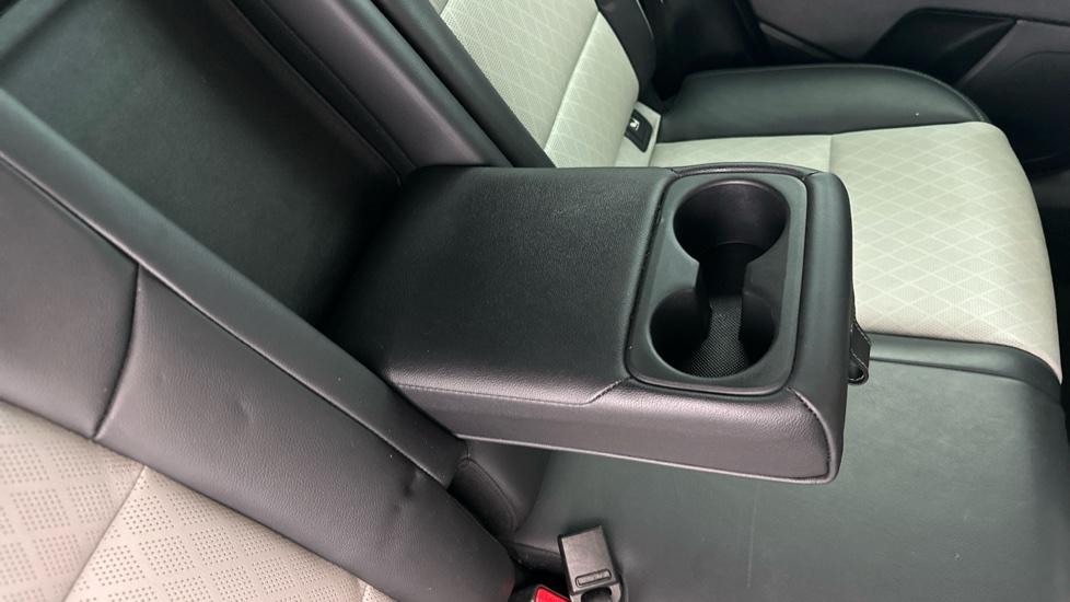 Rear Armrest/ Cup Holder