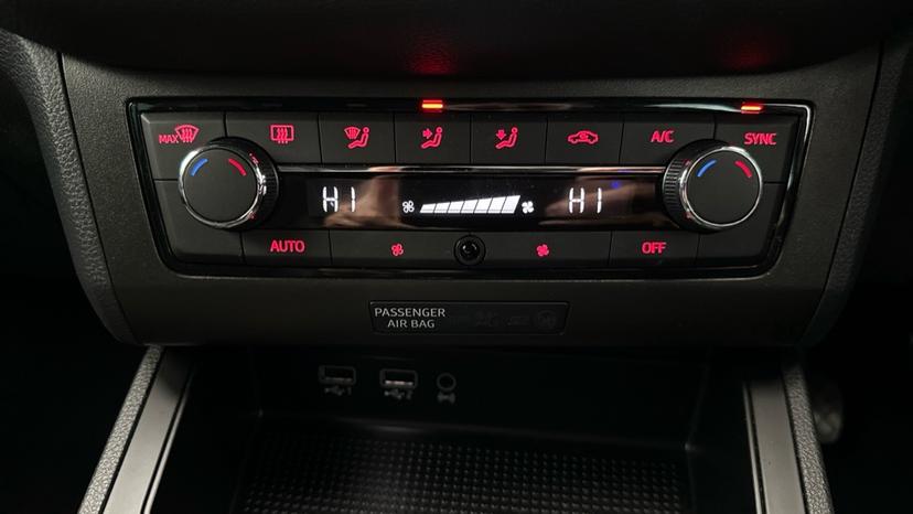 Air Conditioning /Dual Climate Control 