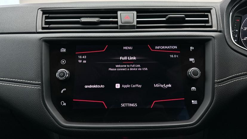 Apple Car Play & Android Auto