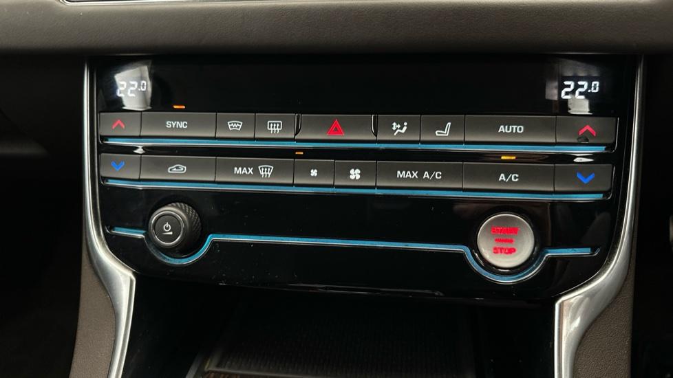 Dual Climate Control  / Air Conditioning 