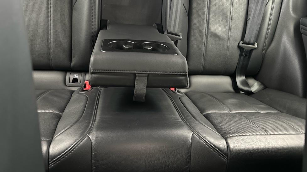 Rear Armrest/ Cup Holder