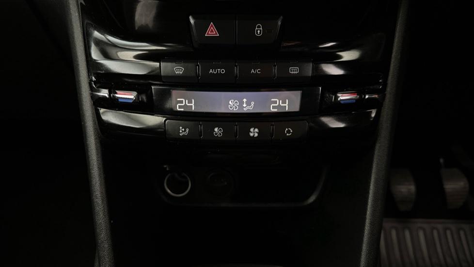 Dual Climate Control / Air Conditioning 