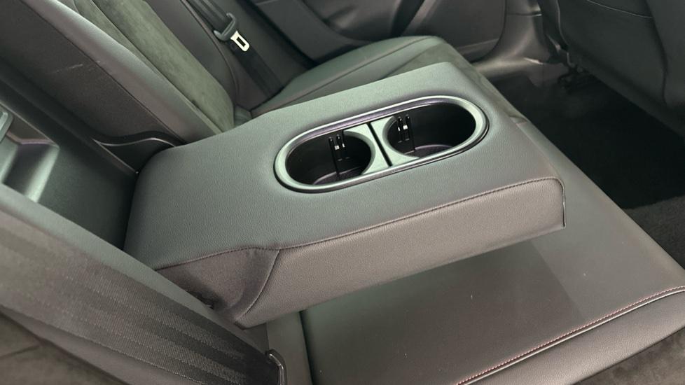 Rear Armrest/ Cup Holder