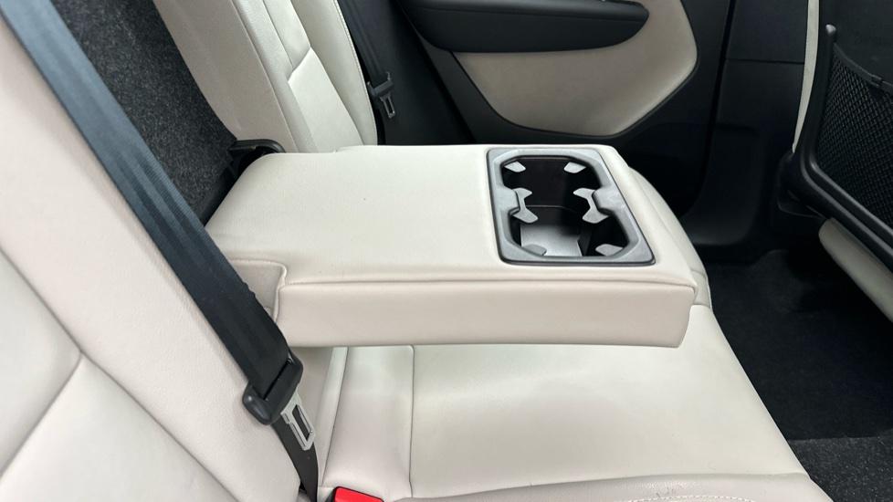 Rear Armrest/ Cup Holder