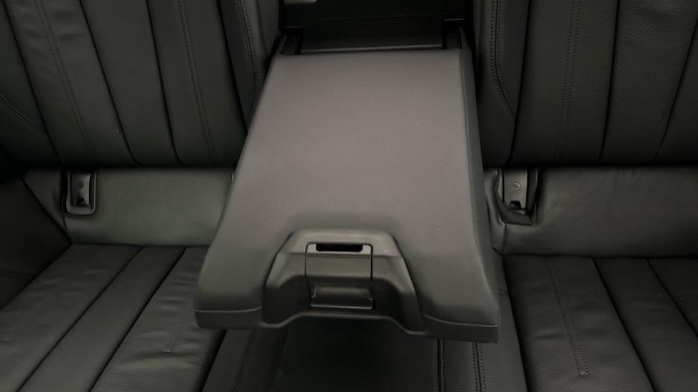 Rear armrest 