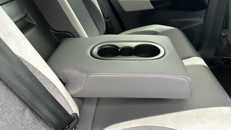 Rear Armrest/ Cup Holder