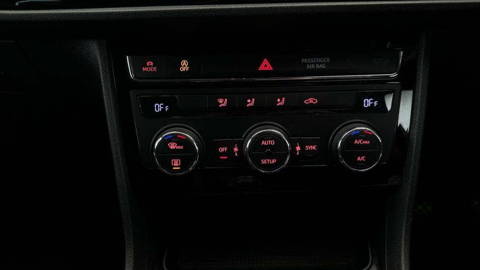 Air Conditioning /Dual Climate Control /Auto Stop/Start 