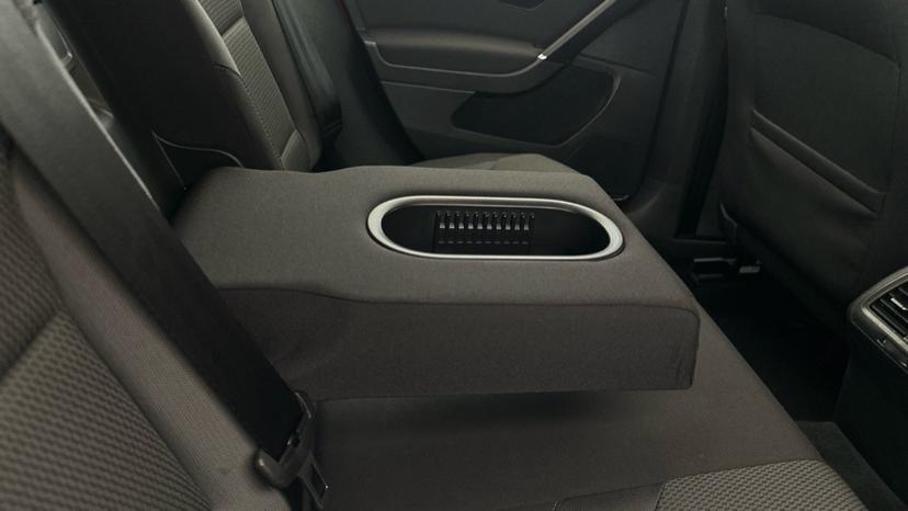 Rear Armrest/ Cup Holder