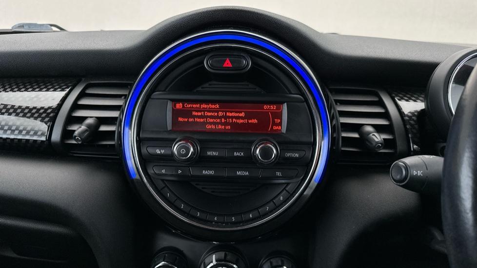 DAB Radio / Ambient Lighting 